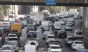 Greve de trens em São Paulo causa caos no trânsito e afeta um milhão de passageiros