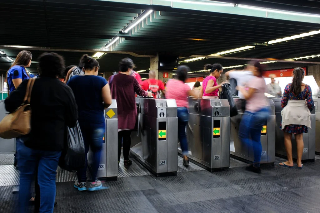 Greve na CPTM causa operação parcial em linhas estratégicas de São Paulo