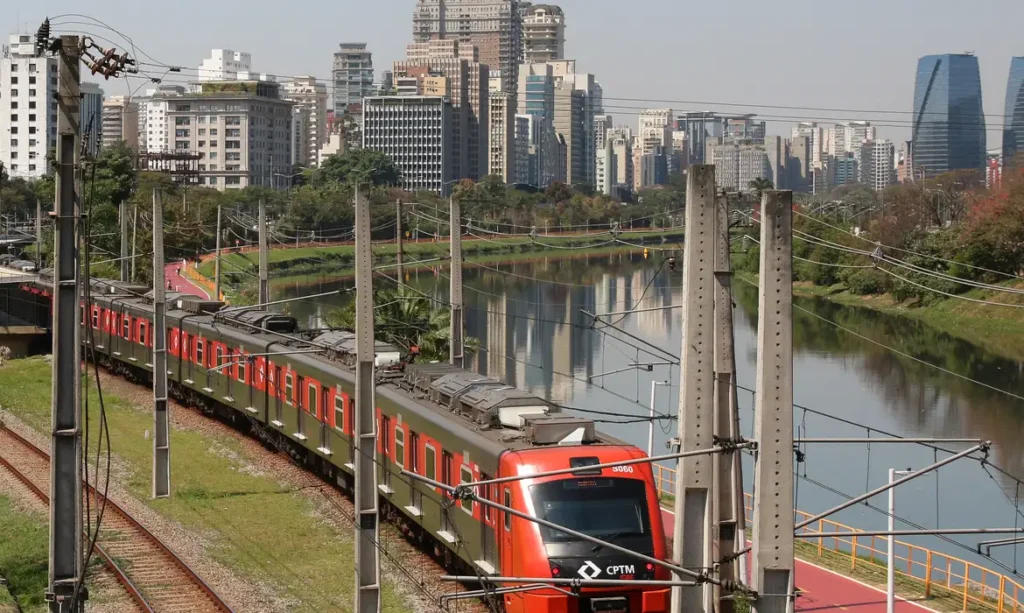 Greve na CPTM trava São Paulo e gera congestionamento recorde de 2 mil quilômetros