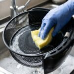 Hábito simples de limpeza pode estender a vida útil da sua air fryer, alertam fabricantes