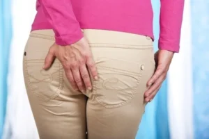 Hemorroidas: entenda as causas e como prevenir o desconforto no dia a dia