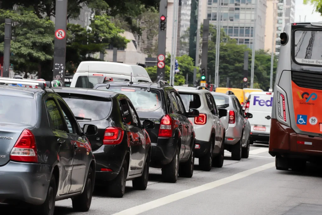 Licenciamento de veículos em São Paulo pode ser feito via canais digitais do Poupatempo