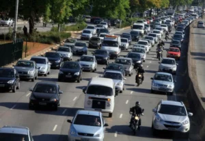 Licenciamento de veículos para placas finais 3 e 4 segue obrigatório em agosto