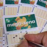 Mega-sena sorteia R$ 165 milhões e movimenta apostadores neste domingo