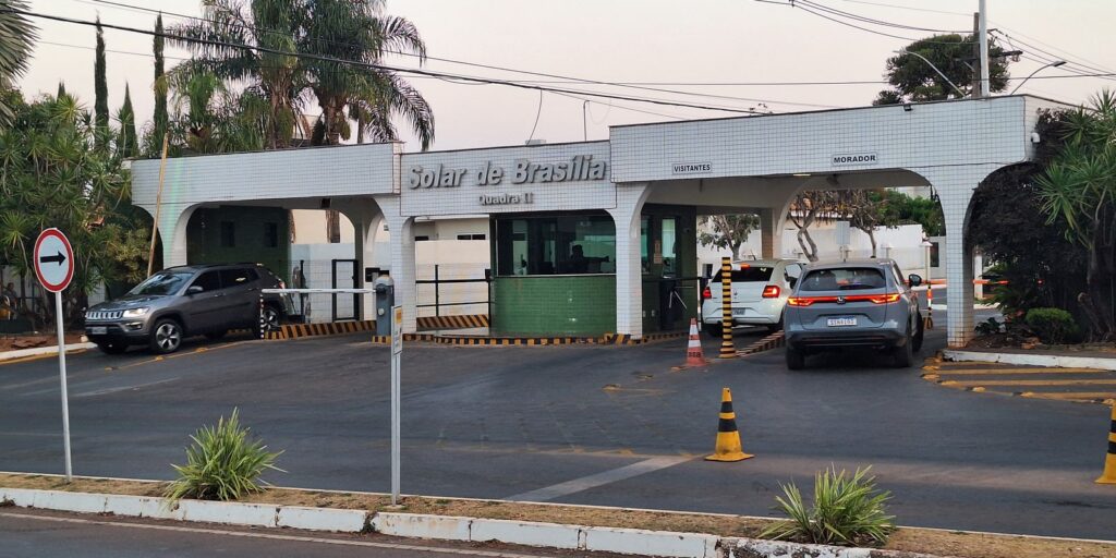 Moraes autoriza retorno de visitas a Bolsonaro em prisão domiciliar