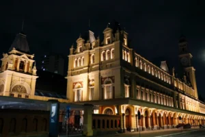 Museu da Língua Portuguesa celebra 20 anos com exposição imersiva na Estação da Luz