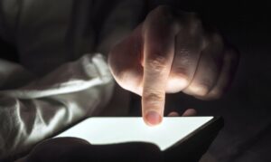 Nova lei no Brasil endurece combate a crimes sexuais online contra crianças e uso de inteligência artificial