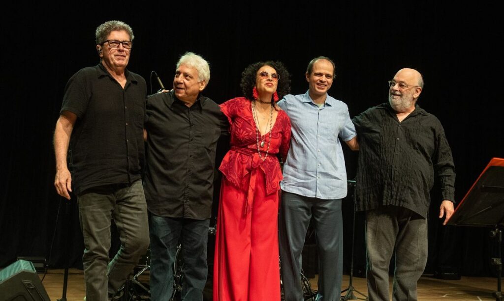 Obra de Caetano Veloso é celebrada em show inédito na TV Brasil