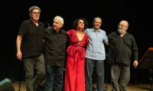 Obra de Caetano Veloso é celebrada em show inédito na TV Brasil