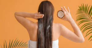 Óleo de coco no cabelo: descubra o momento ideal para aplicar e garantir hidratação