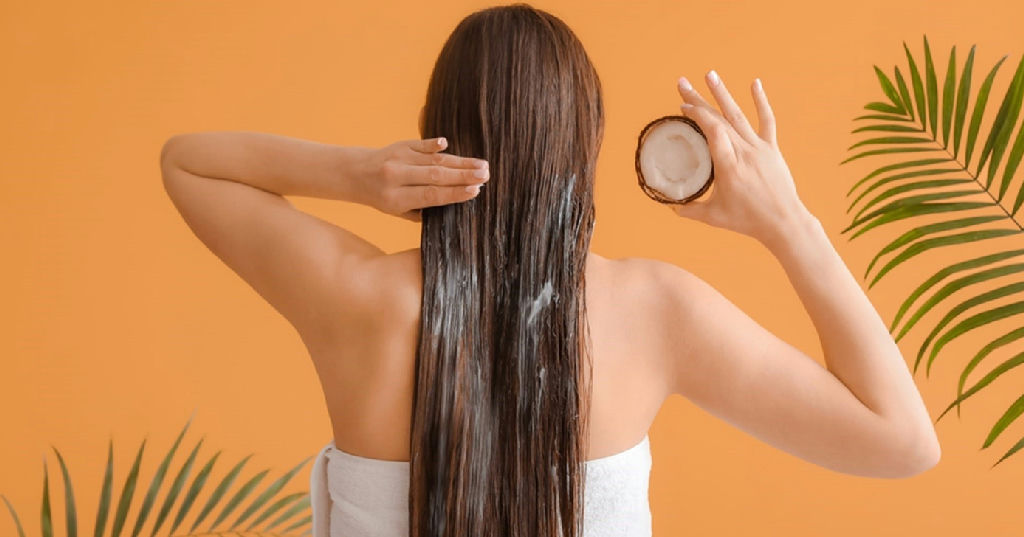 Óleo de coco no cabelo: descubra o momento ideal para aplicar e garantir hidratação