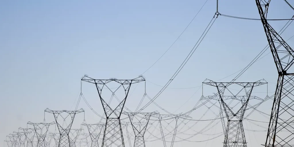 ONS ordena novo corte na oferta de energia em 2026 para preservar segurança do sistema elétrico