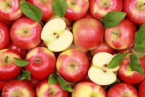 Os benefícios da maçã para a saúde e como incluir a fruta no seu dia a dia