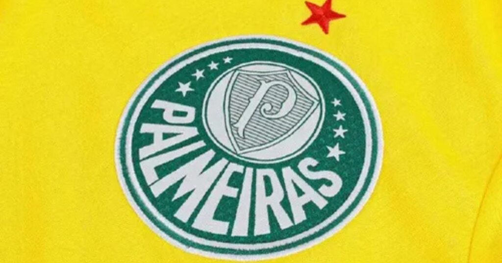 Palmeiras avalia proposta de R$ 78 milhões da Fiorentina por Arthur