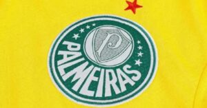 Palmeiras avalia proposta de R$ 78 milhões da Fiorentina por Arthur