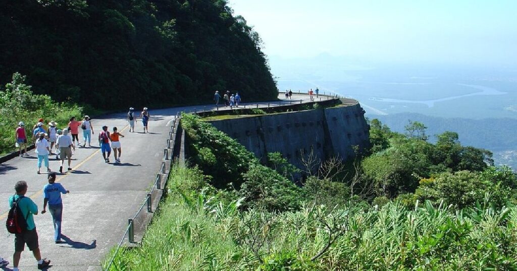 Parque Caminhos do Mar amplia experiência com trilhas noturnas e área de camping