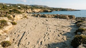 Pegadas em Creta desafiam cronologia sobre a origem da caminhada bípede humana