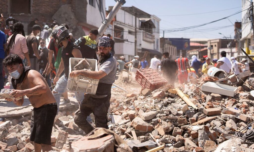 Pelo menos 20 pessoas morrem após terremoto de 7,4 graus atingir a Colômbia