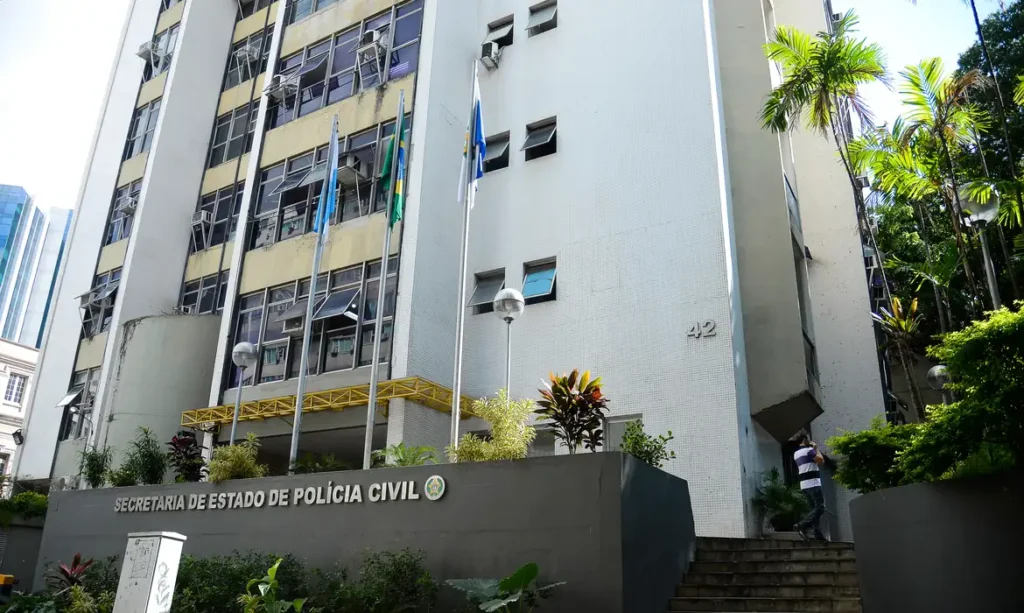 Polícia Civil do Rio deflagra operação contra braço do Comando Vermelho especializado em roubo de veículos