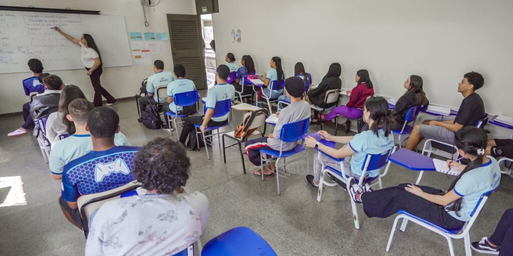 Programa Pé-de-meia libera quinta parcela de frequência para estudantes