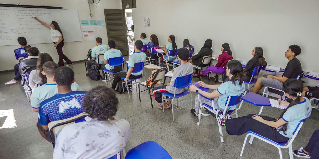 Programa Pé-de-meia libera quinta parcela para estudantes nascidos em julho e agosto