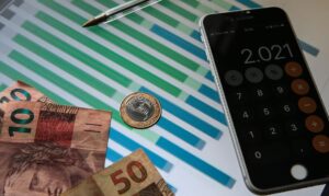 Projeção para Selic em 2026 recua pela primeira vez desde março conforme Boletim Focus