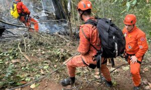 Queda de helicóptero deixa quatro mortos em área de mata no Rio de Janeiro