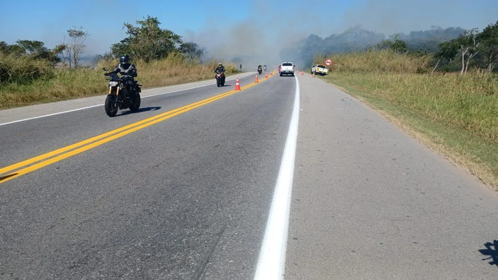 Queimadas nas rodovias exigem atenção redobrada dos motoristas durante estiagem
