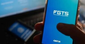 Saque-calamidade do FGTS libera até R$ 6.220 para brasileiros em áreas de desastre com prazos em agosto