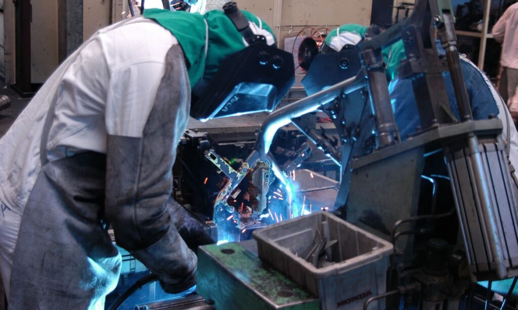 Setor industrial critica ritmo de corte na Selic e aponta juros como entrave ao crescimento