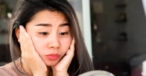 Técnicas de massagem facial para reduzir inchaço: o que a ciência diz sobre o método