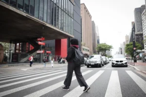 Terça-feira em São Paulo mantém tempo firme e sol entre nuvens