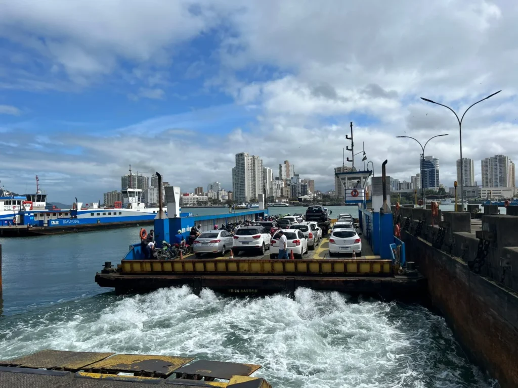 Travessias litorâneas de São Paulo operam sob monitoramento constante devido a ventos fortes