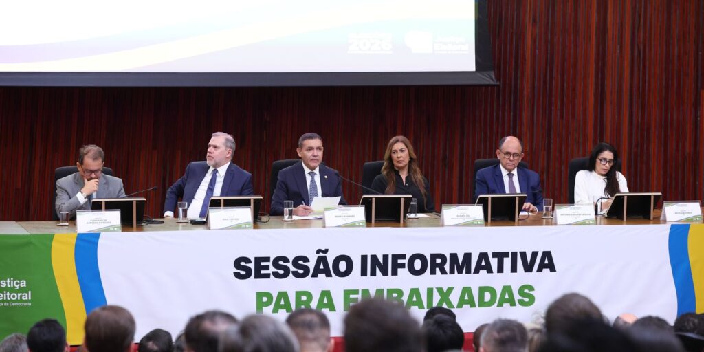 TSE reafirma segurança da urna eletrônica em encontro com corpo diplomático
