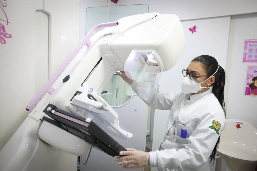 Unidade móvel de mamografia oferece exames gratuitos em Mauá até o fim de agosto