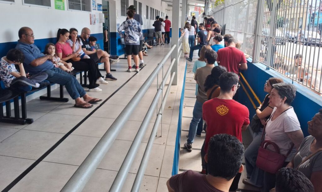 Vacina contra sarampo gera filas em postos de saúde da capital paulista