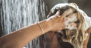 Adeus à química: receita caseira com queratina promete fios alinhados e redução de frizz