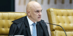 Alexandre de Moraes envia a Edson Fachin pedido de apuração sobre André Mendonça