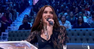 Anitta expõe 'truque' da Globo para plateia e surpreende Luciano Huck no Domingão