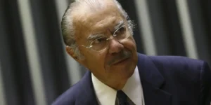 Aos 96 anos, José Sarney permanece sob cuidados médicos no Sírio-libanês por pneumonia