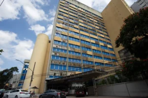 Automedicação em quadros gripais eleva riscos de complicações graves para idosos