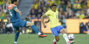 Brasil evita derrota nos acréscimos em empate com a Austrália