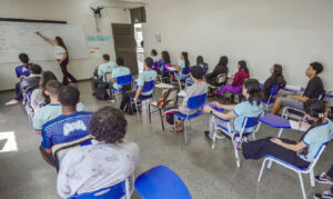 Brasil reduz hiato educacional em relação a países ricos, aponta Pisa 2025
