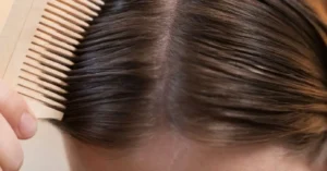 Cabelos mistos: 5 opções de shampoo para equilibrar raiz oleosa e pontas secas