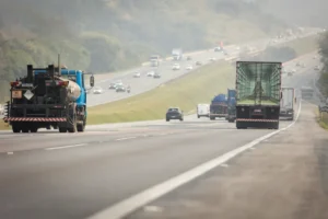 Calendário de licenciamento para caminhões em São Paulo começa em setembro para placas com finais 1 e 2