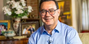 Candidato Augusto Cury apresenta plano de governo com reformas no STF e semipresidencialismo