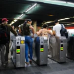 Metrô amplia pagamento por aproximação para todas as catracas das linhas 1-Azul, 2-Verde, 3-Vermelha e 15-Prata