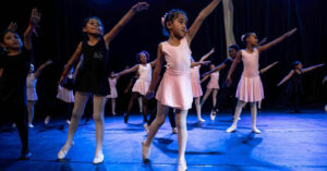 Cidade Tiradentes oferece aulas gratuitas de ballet infantil no Centro Cultural Arte em Construção