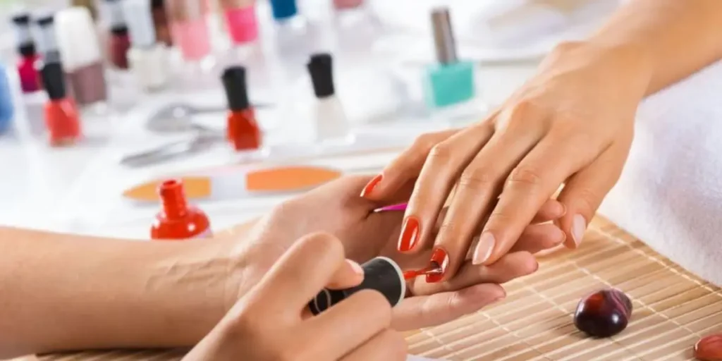 Coringas da manicure: 7 cores de esmalte versáteis para qualquer ocasião