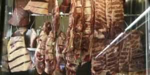 Cota chinesa provoca recuo de 27,1% nas exportações de carne bovina em agosto